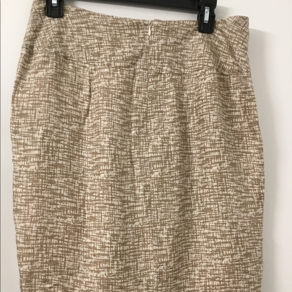 Silk textured pencil skirt